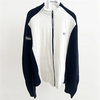 zip - Up Cardigan در فضای باز